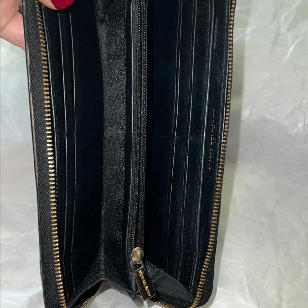 Michael Kors Jet Set Travel wallet with  gold-tone logo plaque
